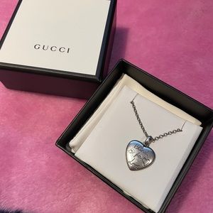 Gucci sterling silver “Blind for love necklace”